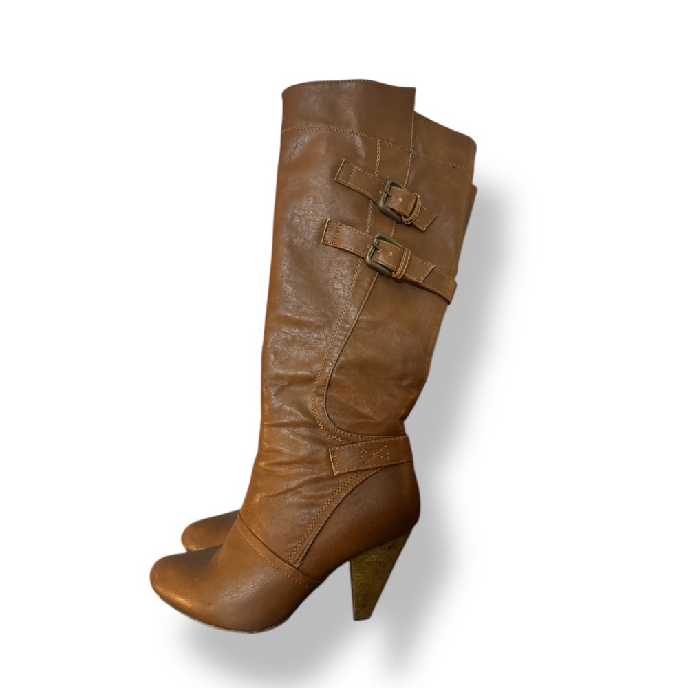 Stylish Tan Heeled Boots with Buckle Detail